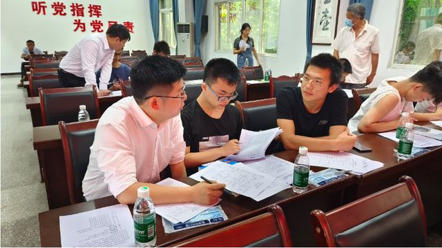 宜宾市南溪区黄沙镇举办高考志愿填报指导公益活动，助力学子精准规划未来